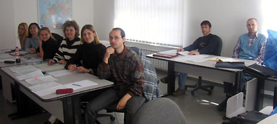 Sibio: Komunaj studentoj de ULBS kaj de AIS en la kurso pri informadiko, kiun OProf Foesmeier prezentis en novembro 2005 kadre de la AIS-departemento en ULBS